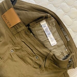 Duer men’s khaki colored jeans N2X Relaxed Taper 33x32